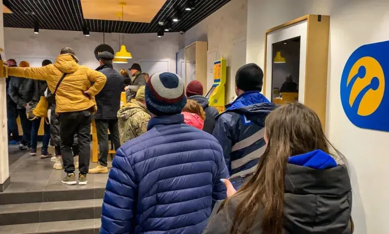 В Днепре выстроились очереди за сим-картами - рис. 2