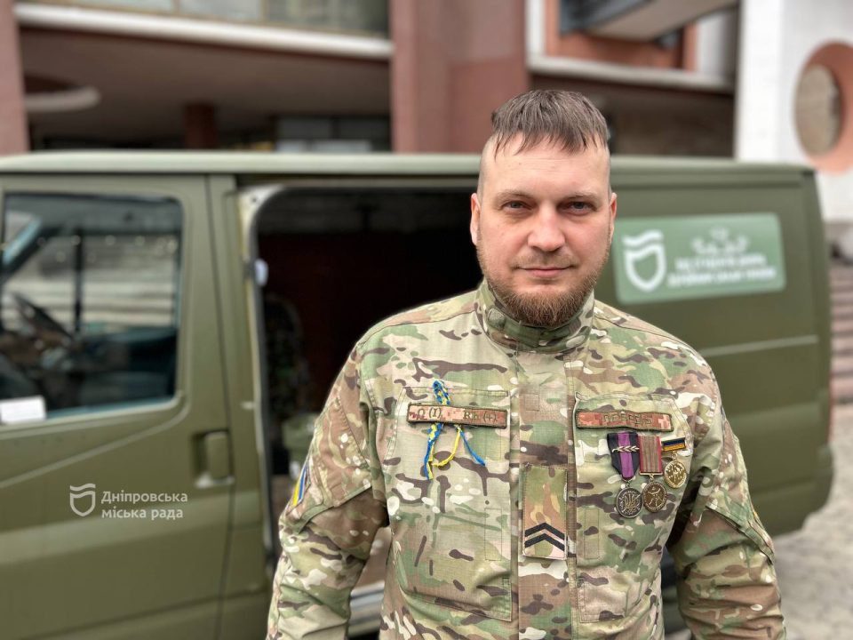 Студенти Дніпра передали автівку для воїнів 128-ї бригади ТрО