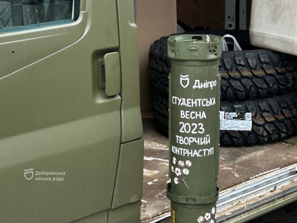 Студенти Дніпра передали автівку для воїнів 128-ї бригади ТрО