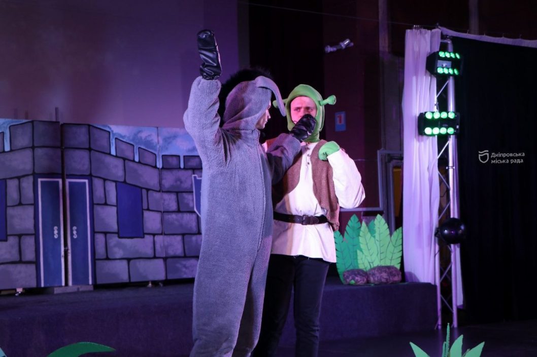 Співаючий Шрек та Королева гламуру замість Снігової: як дніпровські заклади культури готуються до зимових свят - рис. 8