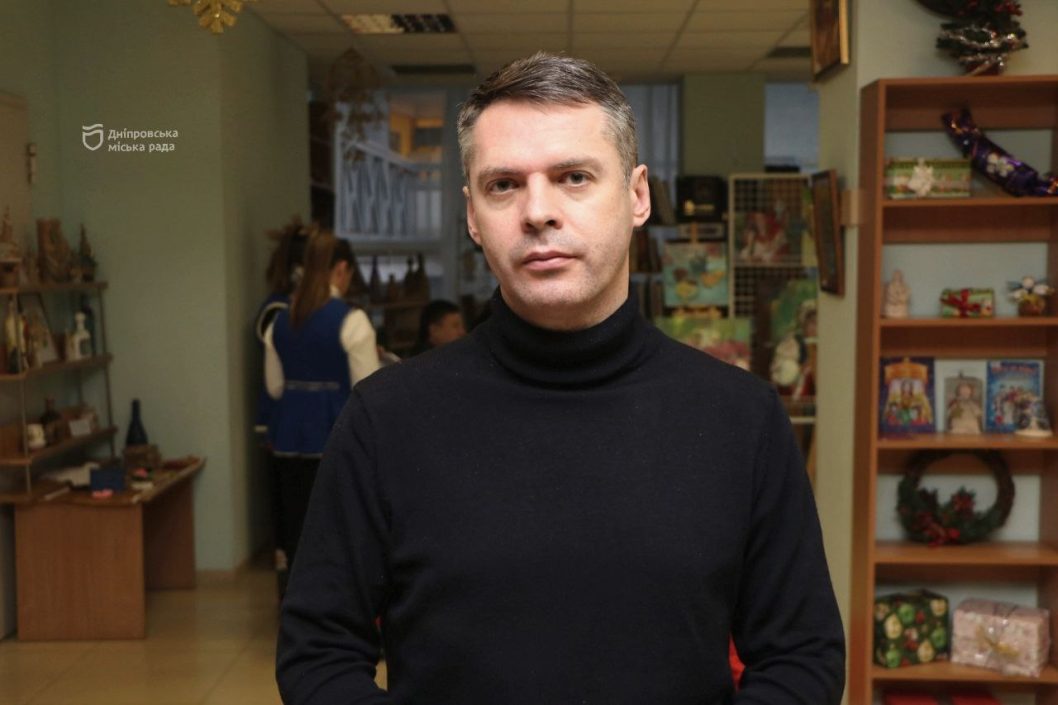 Співаючий Шрек та Королева гламуру замість Снігової: як дніпровські заклади культури готуються до зимових свят - рис. 4