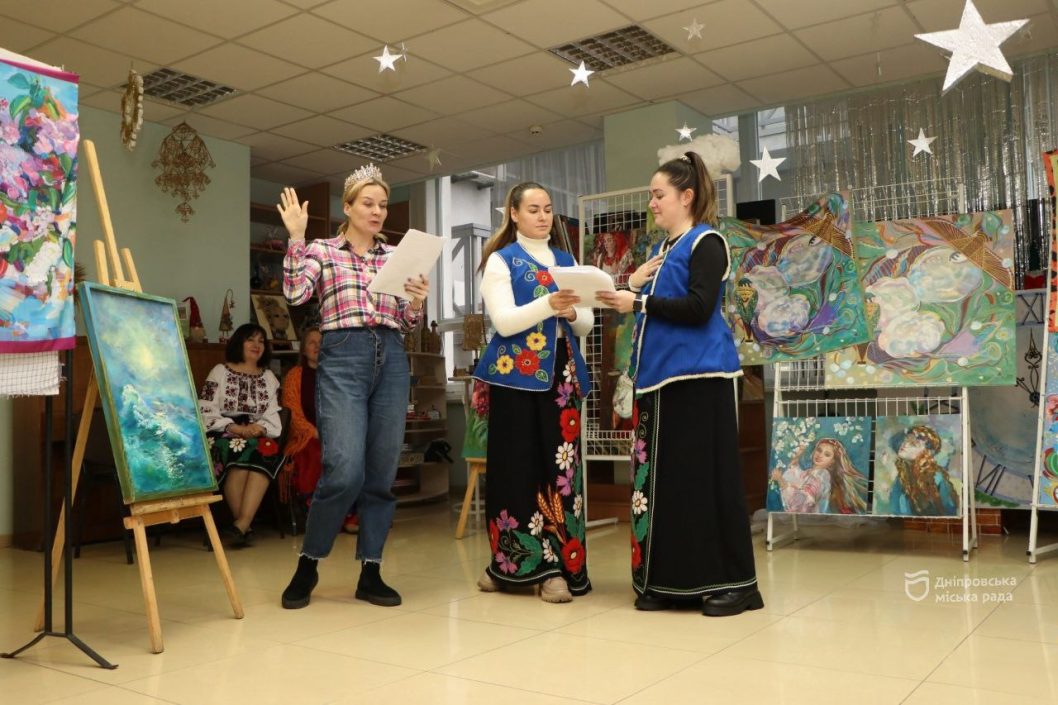 Співаючий Шрек та Королева гламуру замість Снігової: як дніпровські заклади культури готуються до зимових свят - рис. 2