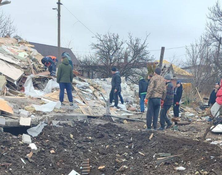 В Днепровском районе из-за падения сбитой ракеты повреждены почти 20 зданий - рис. 1