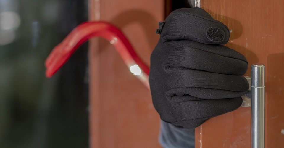 У Дніпрі чоловік сховався в супермаркеті, щоб потім викрасти продукти