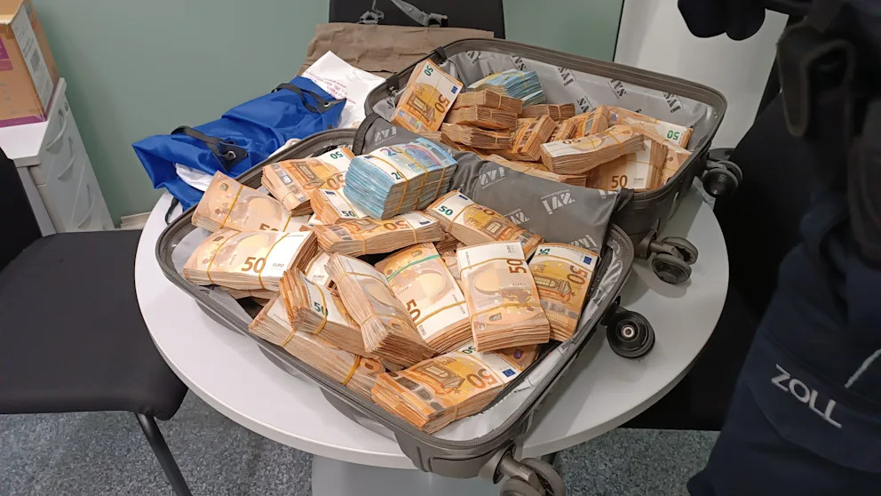 Пенсіонера з України затримали в аеропорту Мюнхена з 445 тисячами євро - рис. 1