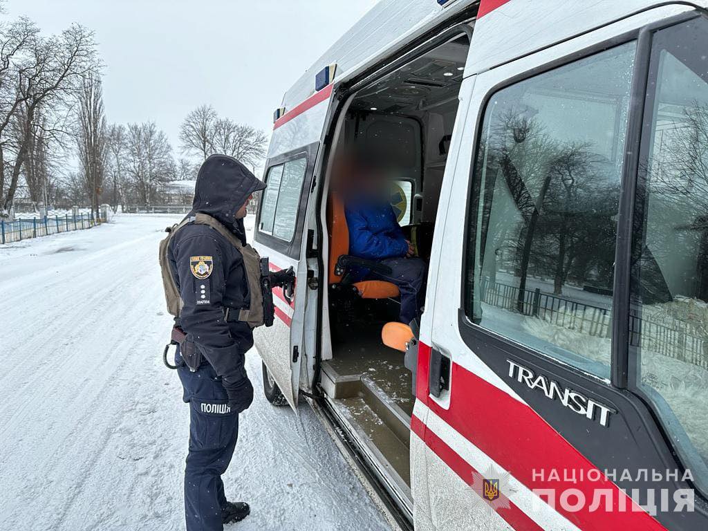 На Днепропетровщине полицейские помогли мужчине, получившему переохлаждение - рис. 1