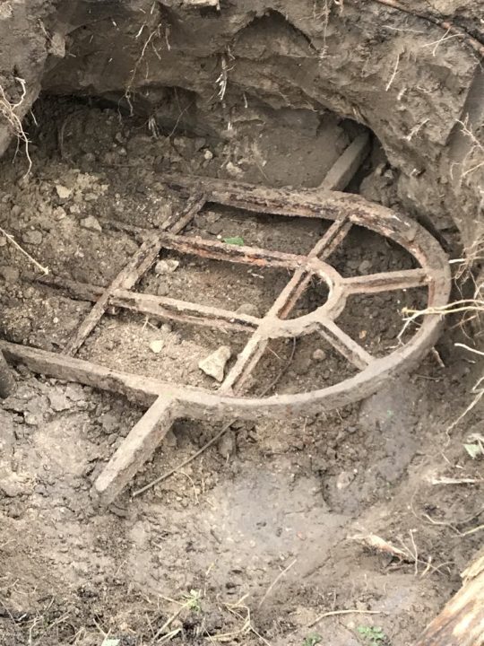 В Днепропетровской области нашли артефакт под фундаментом старинной церкви - рис. 1