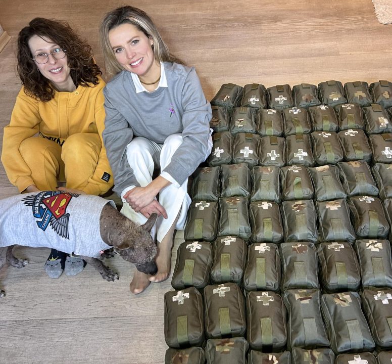 Волонтерка із Дніпра виготовила 5 тисяч аптечок для військових