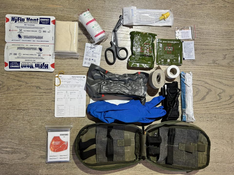 Волонтерка із Дніпра виготовила 5 тисяч аптечок для військових