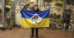 Музей Дніпра отримав прапор, який підписав очільник ГУР