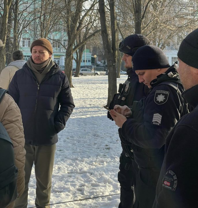 У Дніпрі директор театру відлупцював актора під час вигрузки костюмів