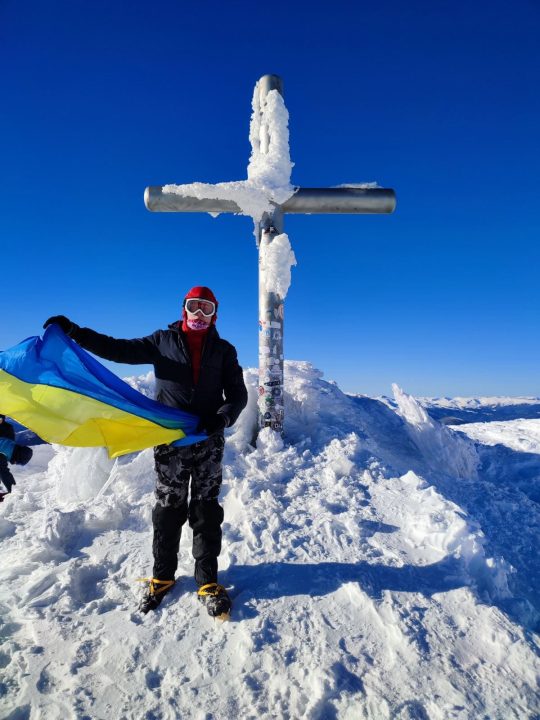 Зійшов на Говерлу та Петрос: школяр з Дніпропетровщини покоряє гірські вершини