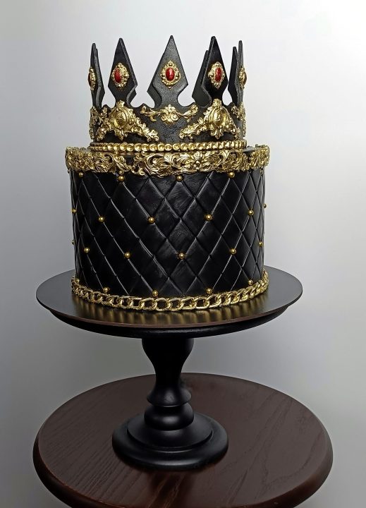 Дніпровський кондитер виготовив королівський торт