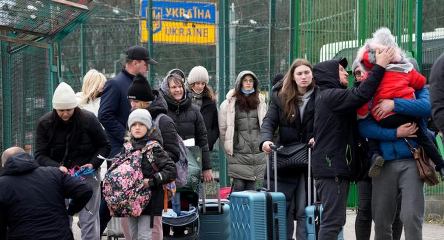 Біженці у 2024 році: що чекає на українців за кордоном
