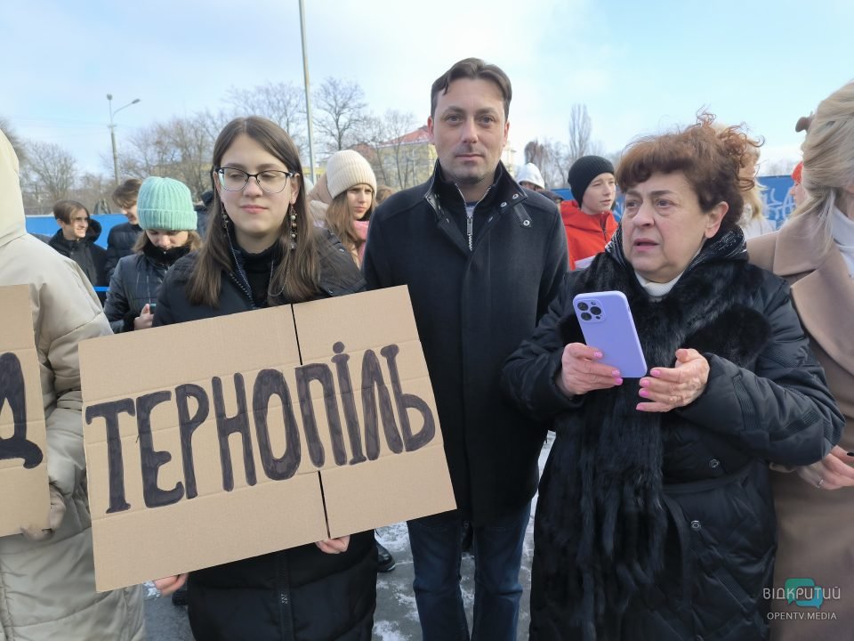 В Днепре ко Дню Соборности Украины провели акцию «Цепь единства» - рис. 19