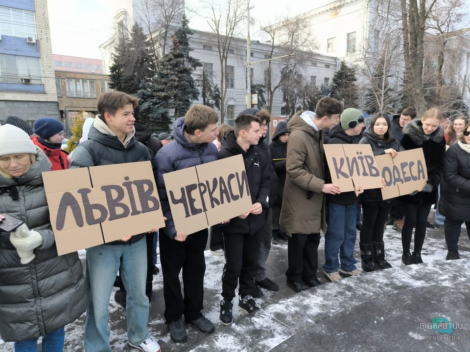 В Днепре ко Дню Соборности Украины провели акцию «Цепь единства» - рис. 18