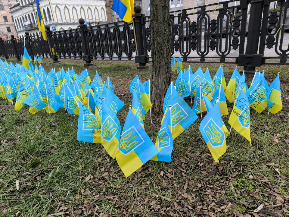 В центре Днепра открыли Аллею почета украинским защитникам - рис. 9