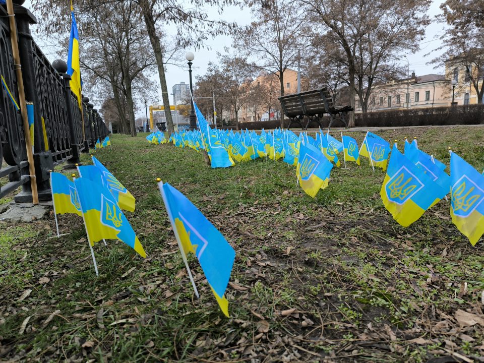 В центре Днепра открыли Аллею почета украинским защитникам - рис. 1
