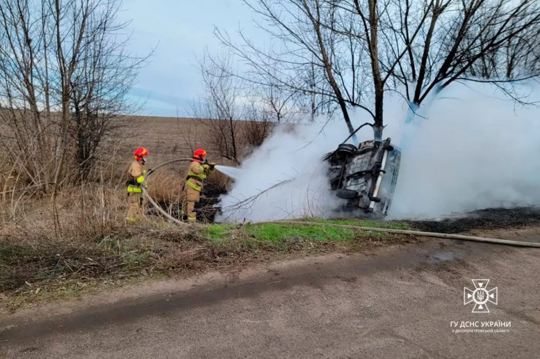 На Дніпропетровщині чоловік згорів у власному автомобілі - рис. 4