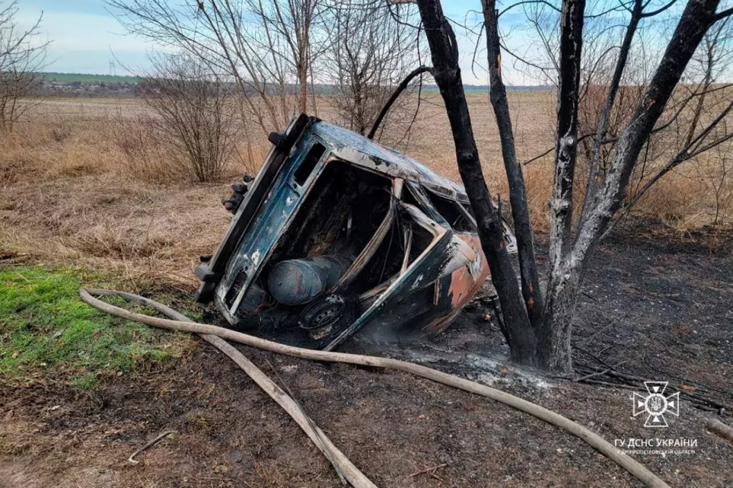 На Дніпропетровщині чоловік згорів у власному автомобілі - рис. 1