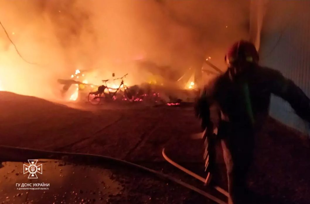 На Дніпропетровщині надзвичайники під час гасіння пожежі виявили тіло людини - рис. 1