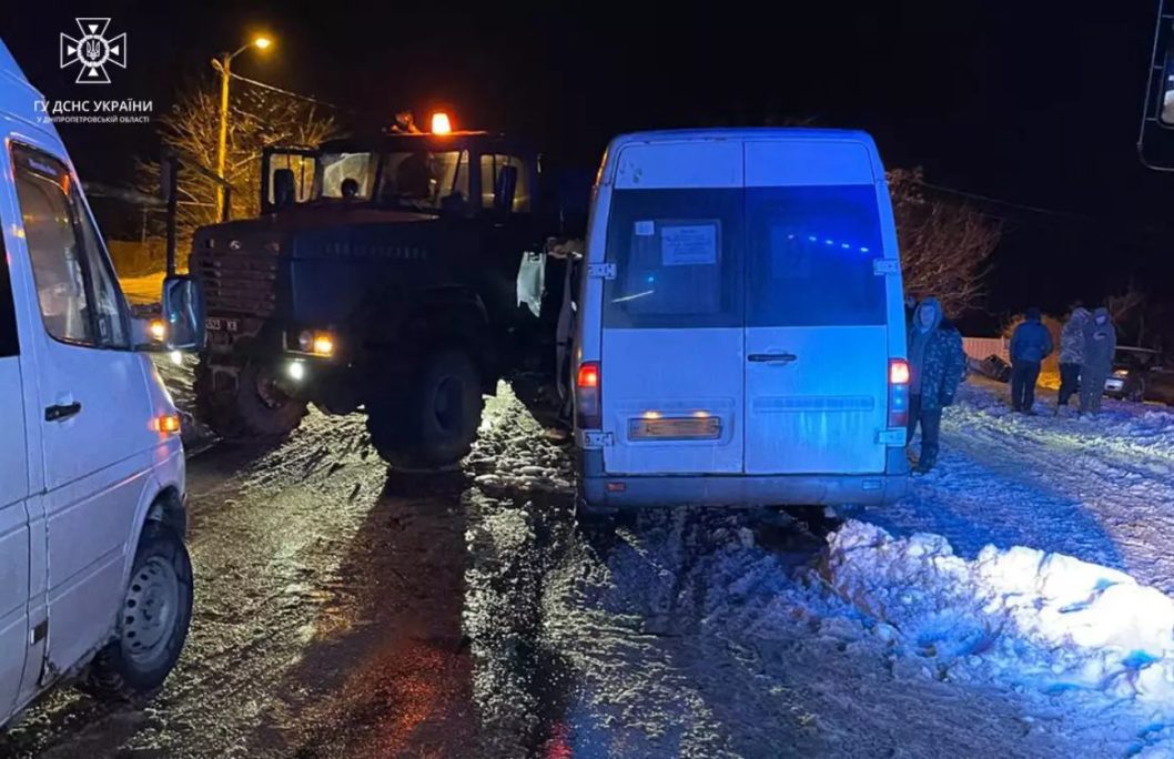 На Дніпропетровщині водія заблокувало в авто внаслідок ДТП - рис. 2