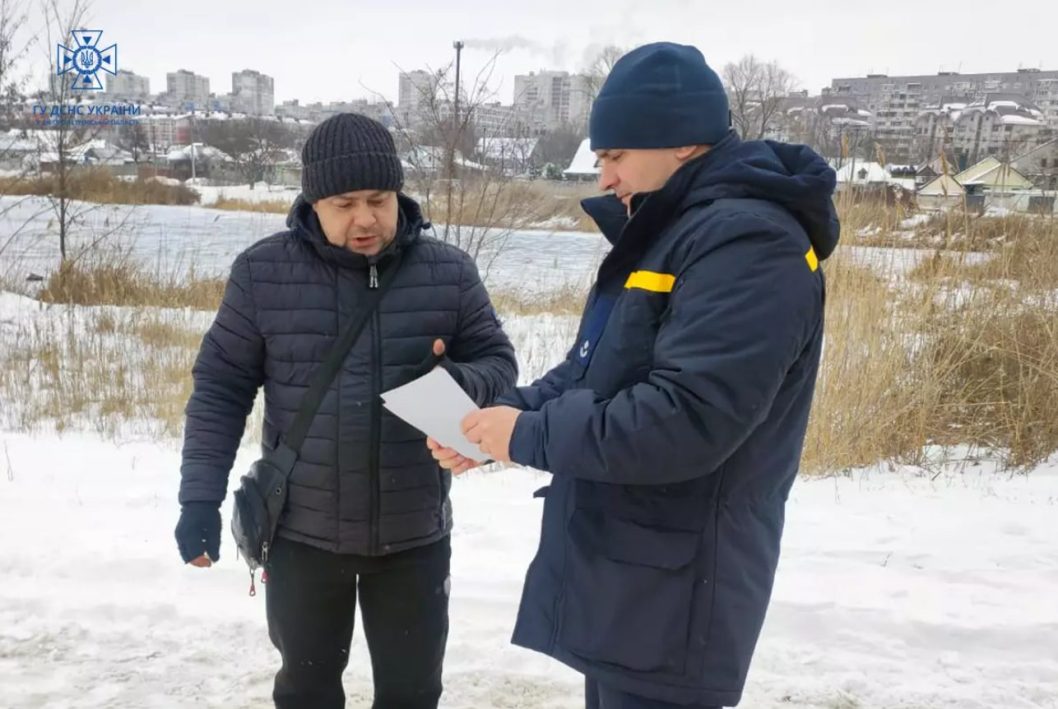 У Дніпрі рибалки вийшли на тонку кригу: працівники ДСНС б'ють на сполох