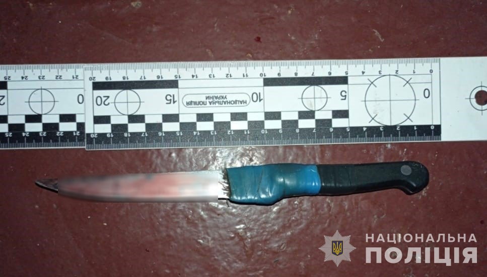 Декілька разів вдарив ножем: на Дніпропетровщині затримали 40-річного чоловіка