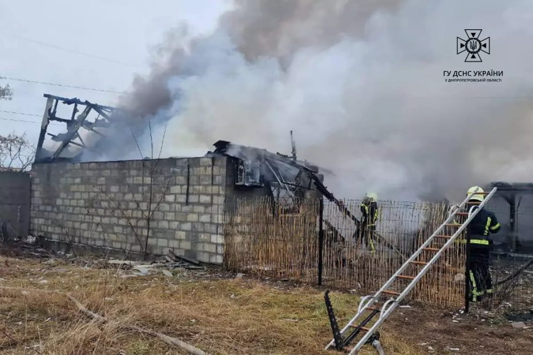 Гасили понад 2 години: в АНД районі Дніпра сталася масштабна пожежа - рис. 2