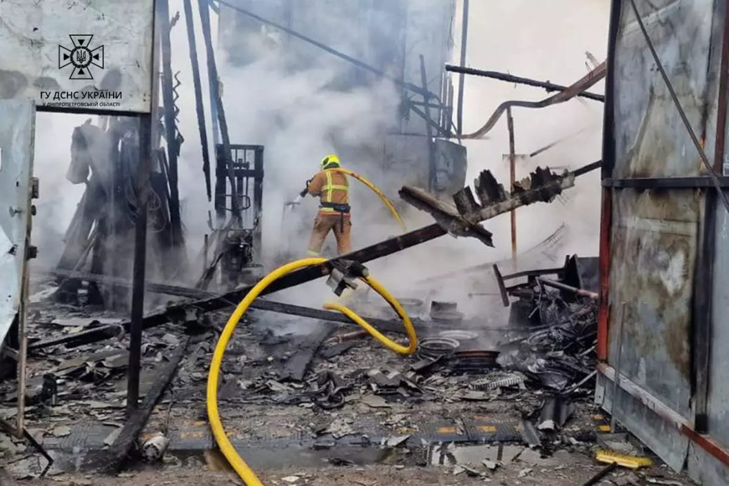Гасили понад 2 години: в АНД районі Дніпра сталася масштабна пожежа - рис. 3