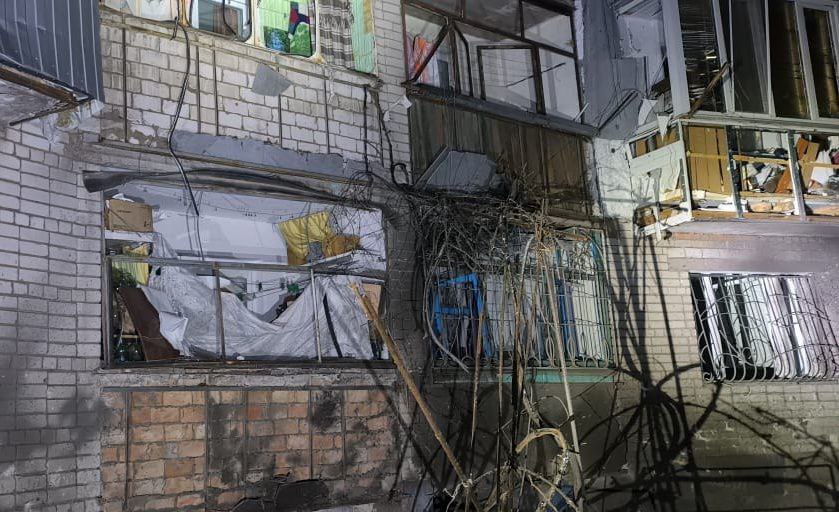 Вночі окупанти вдарили по Нікопольщині: пошкоджені будинки та авто - рис. 2