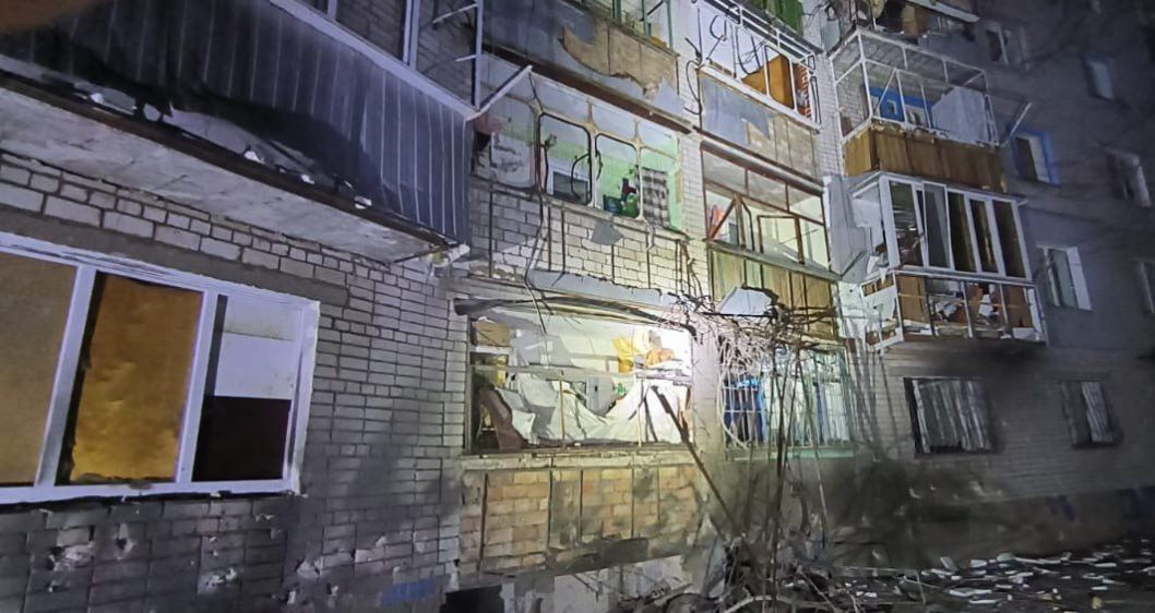 Вночі окупанти вдарили по Нікопольщині: пошкоджені будинки та авто - рис. 3
