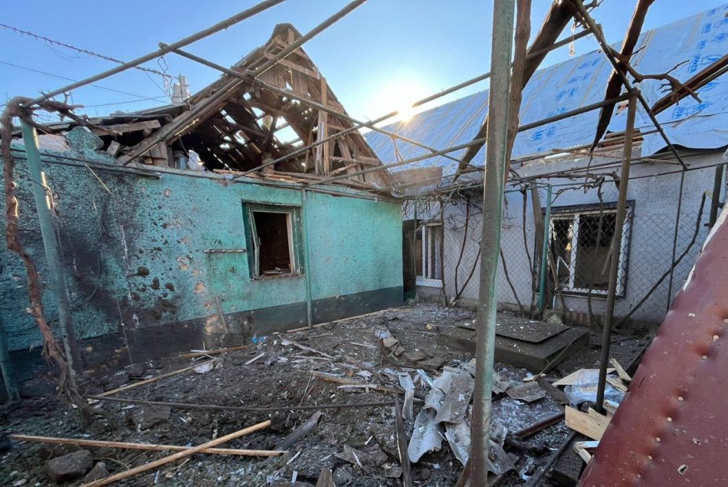 Російські окупанти 12 разів атакували Нікопольщину: пошкоджені будинки, лінії ЛЕП та газогін - рис. 5
