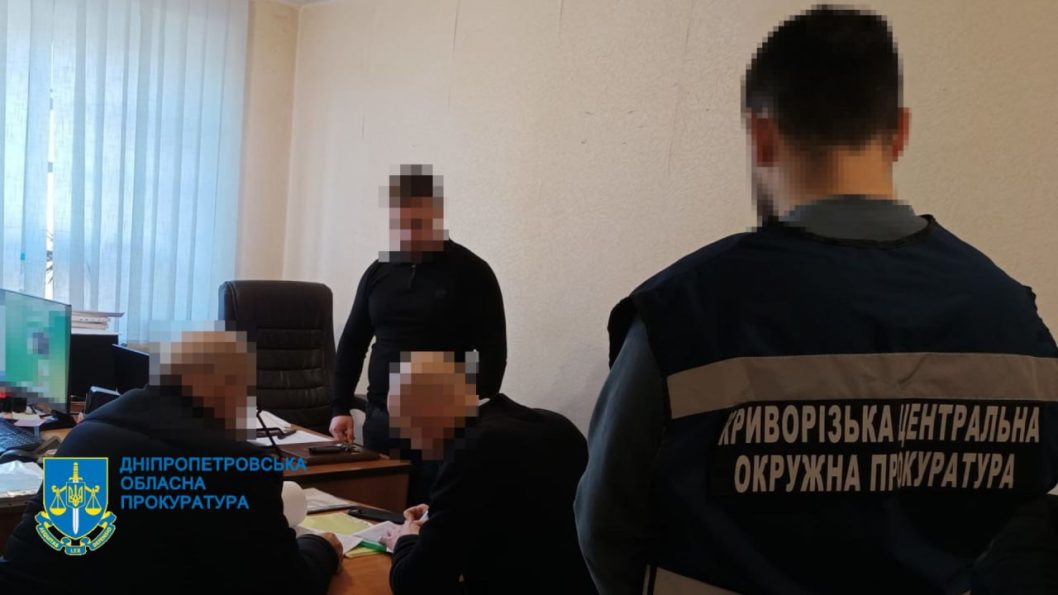 На Дніпропетровщині директора КП підозрюють у розкраданні коштів на постачанні аптечок для вояків