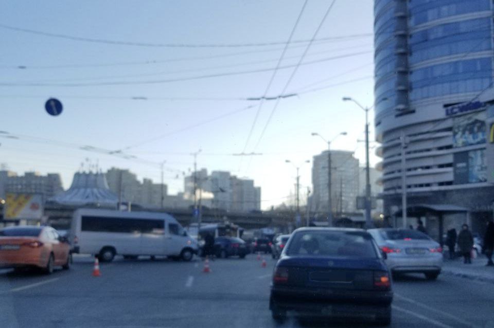 На дорогах Дніпра через негоду спостерігаються аварії та ускладнення руху