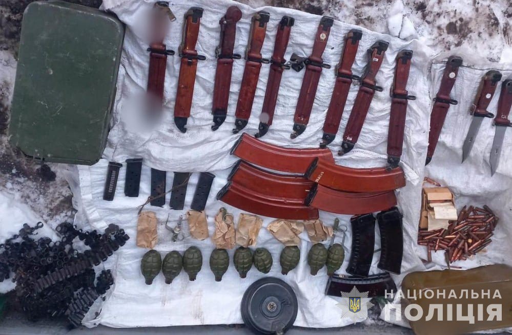 На Дніпропетровщині виявили схрон з боєприпасами та зброєю в гаражі місцевого жителя