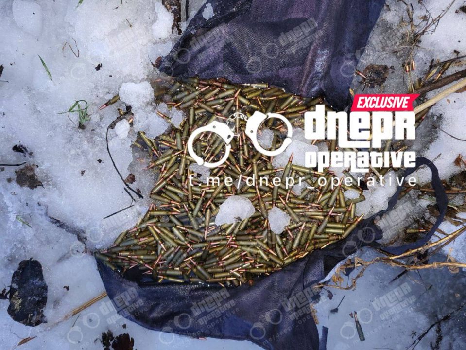 У Дніпрі знайшли сумку з сотнями бойових патронів