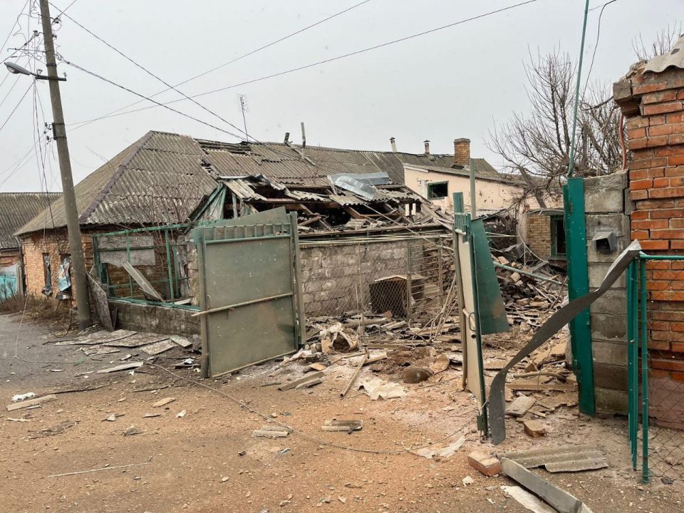 Оккупанты 10 раз атаковали Никопольщину: повреждено предприятие, дома, газопровод и ЛЭП - рис. 4