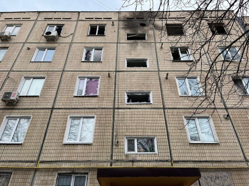 Оккупанты 10 раз атаковали Никопольщину: повреждено предприятие, дома, газопровод и ЛЭП - рис. 1