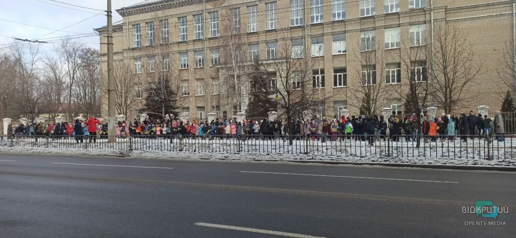 У Дніпрі школярі провели флешмоб до Дня Соборності України
