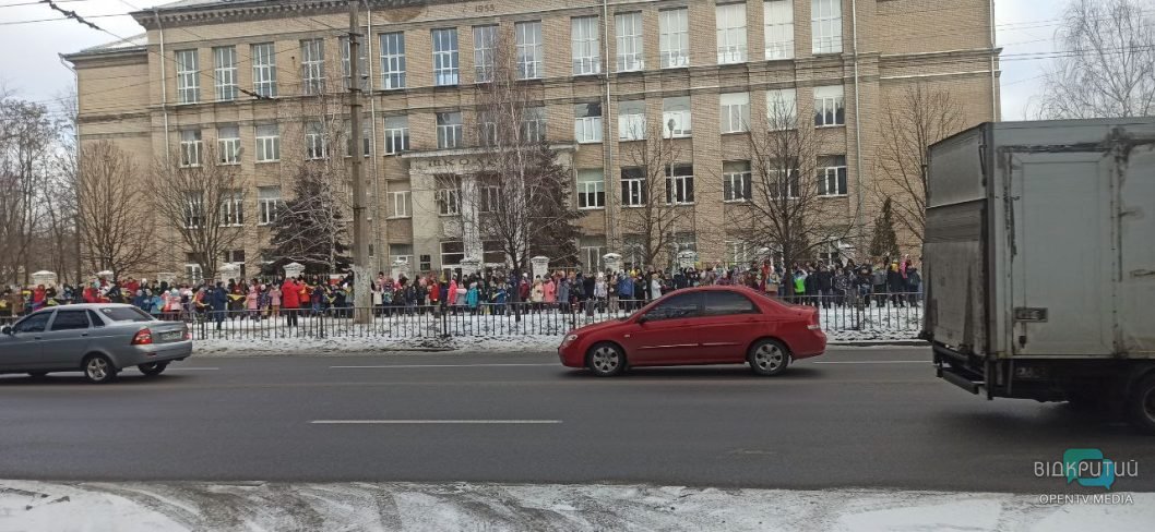 У Дніпрі школярі провели флешмоб до Дня Соборності України