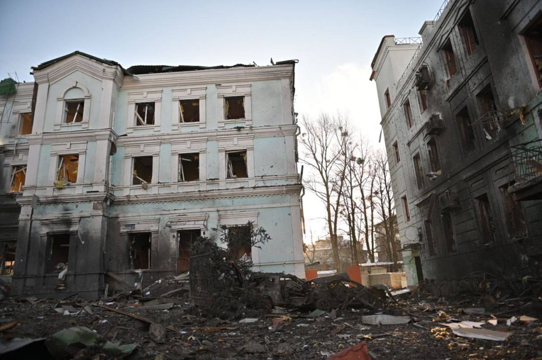 Постраждали 9 людей, серед них 4-річна дитина: росіяни вночі обстріляли центр Харкова