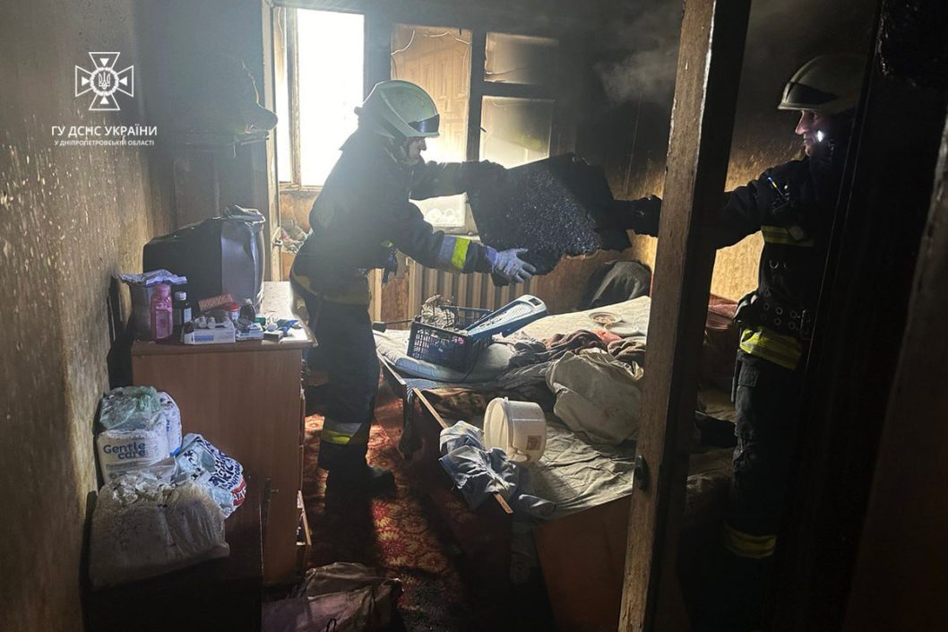 У Дніпрі з палаючого будинку врятували котика