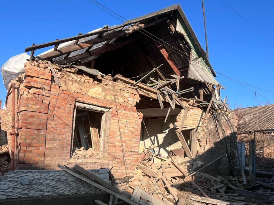 На Никопольщине повреждены дома, ЛЭП и газопровод в результате обстрела россиян - рис. 1