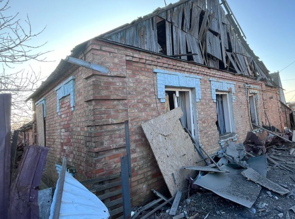 На Никопольщине повреждены дома, ЛЭП и газопровод в результате обстрела россиян - рис. 2