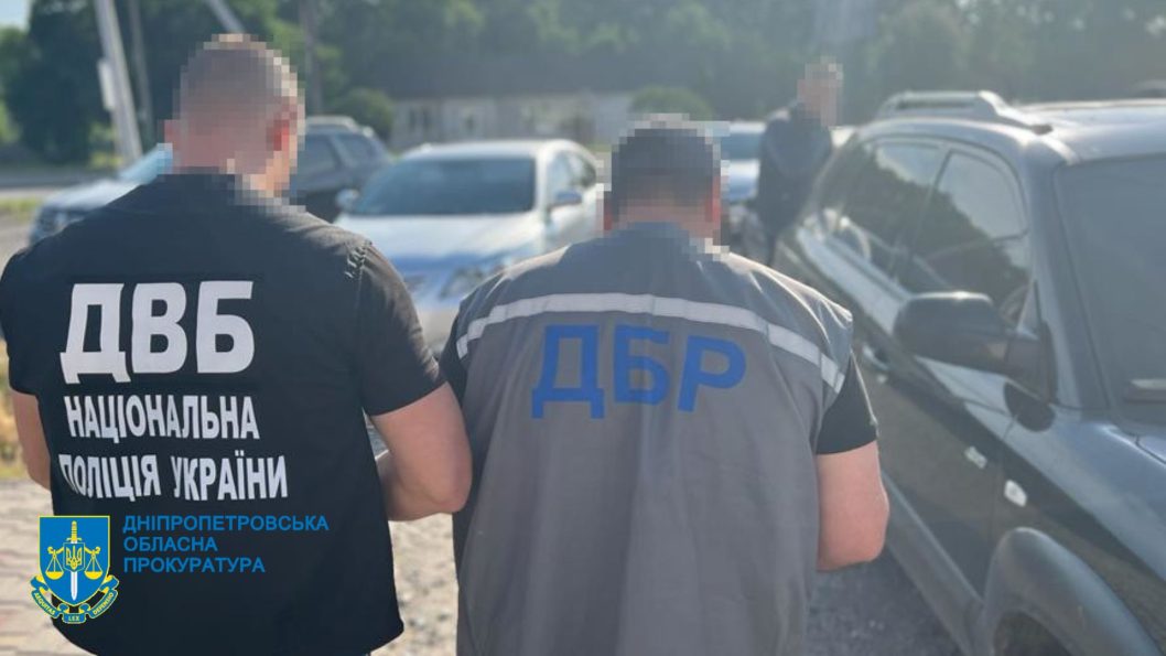 На Дніпропетровщині поліцейський щомісяця вимагав хабарі у лісничого