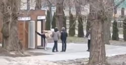 В Днепропетровской области задержали хулиганов, повредивших туалет в парке - рис. 9