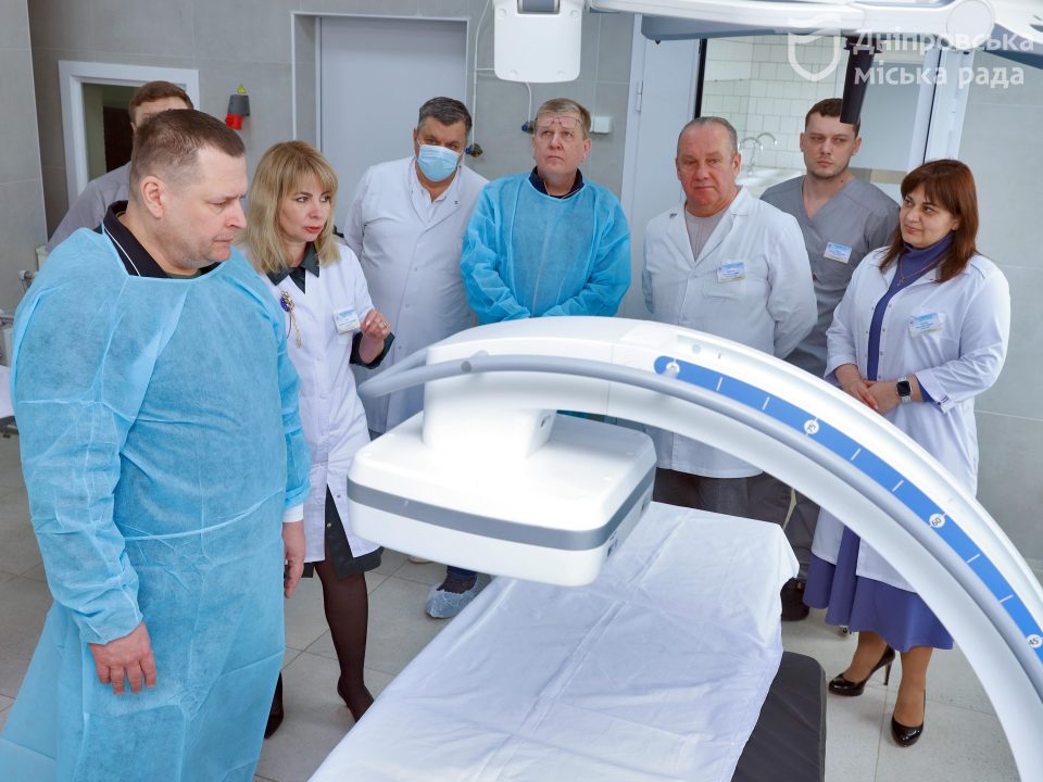 Сложные операции и современное оборудование: в 4-й городской больнице Днепра открыли нейрохирургическое отделение - рис. 1