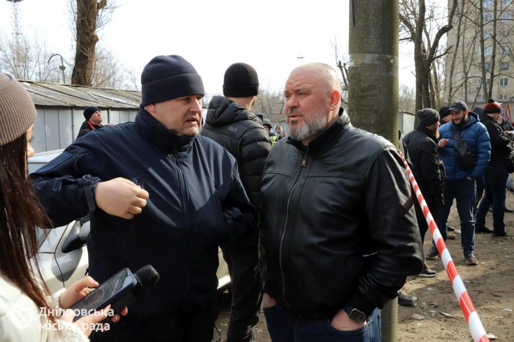 На місці російського удару по будинку у Дніпрі фахівці з'ясовують, чи потрібне відселення всіх мешканців - рис. 1