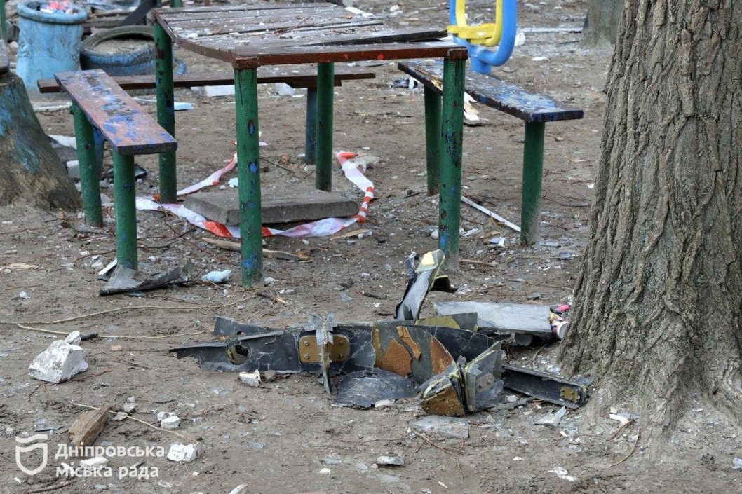 На месте российского удара по дому в Днепре специалисты выясняют, нужно ли отселять всех жителей - рис. 2